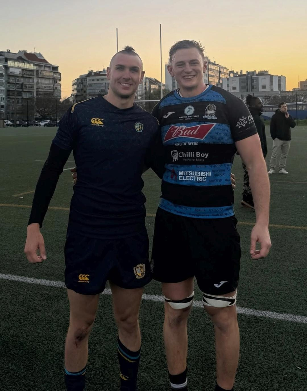 Lautaro Severina junto a Nicolás Bertoldi posteriormente de jugar el amistoso.