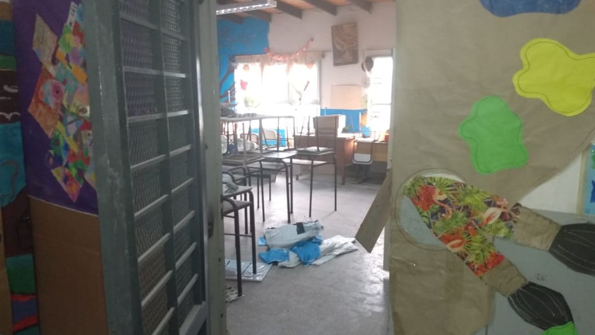 Robo y vandalismo en una escuela de Villa Albertina, Lomas de Zamora.