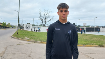 El arquero de Claypole de 18 años que es budista y sueña con cambiar el corazón del fútbol