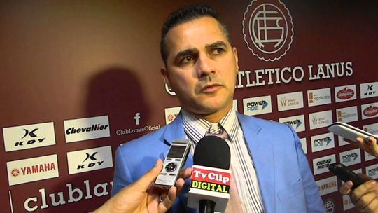 Citaron como testigo al ex jugador de Lanús Hugo Morales en la investigación sobre el departamento de Adorni