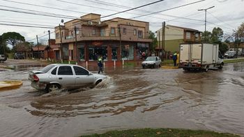 Calles inundadas y cortes de luz en San Vicente tras las intensas lluvias 