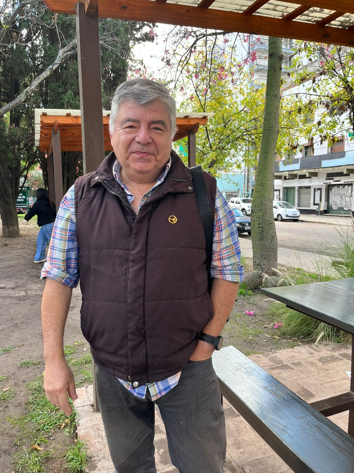 Fabián, vecino de Lomas de Zamora, impulsa un proyecto para preservar la memoria oral y visual del distrito. Fabián, vecino de Lomas de Zamora, impulsa un proyecto para preservar la memoria oral y visual del distrito.