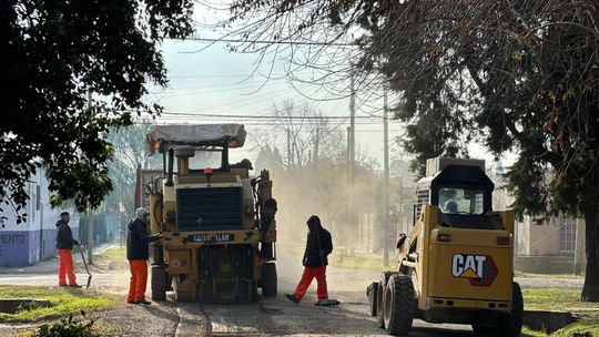 Almirante Brown: avanzan con obras de bacheo y mejora de calles en distintos barrios