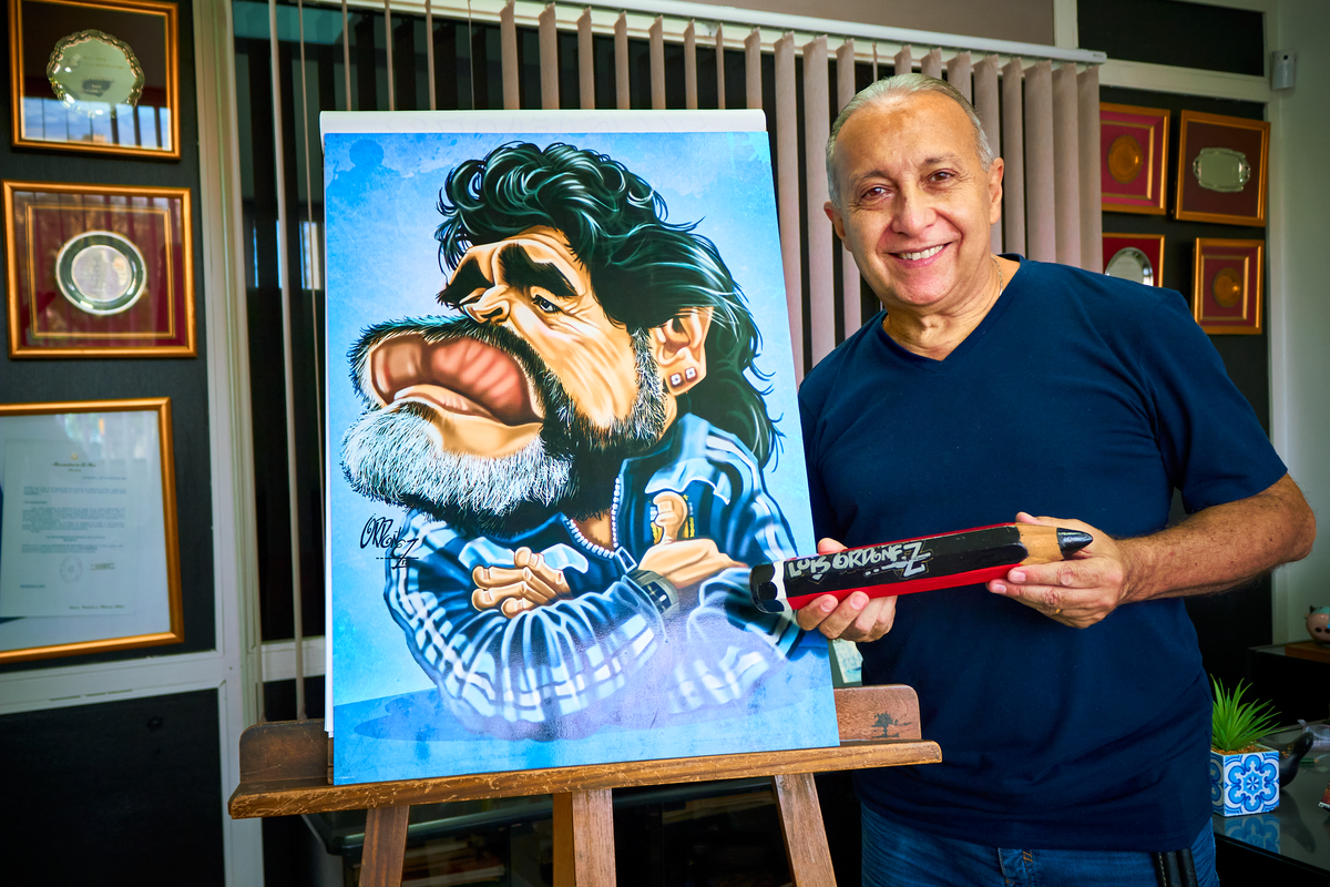 Luis Ordóñez y su caricatura de Diego Maradona.