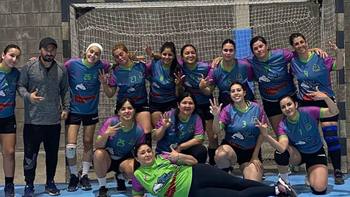 De una plaza de Ezeiza a compertir en handball: el sueño de un equipo de mamás