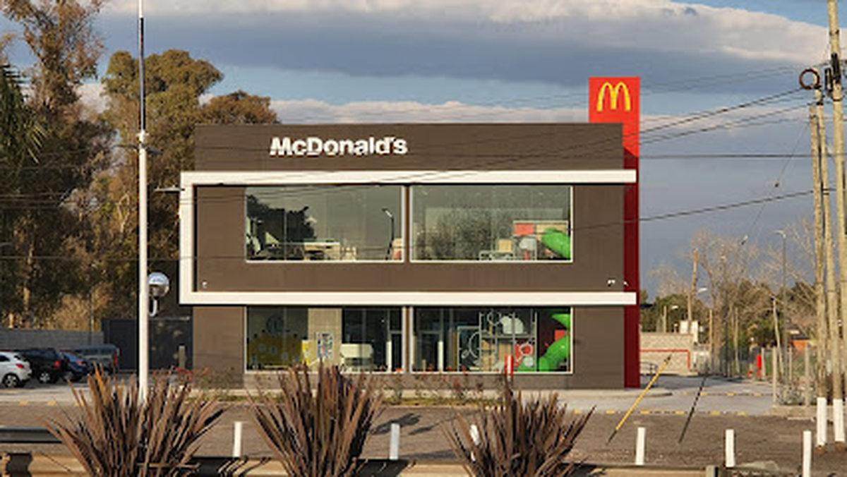 El McDonald's de Canning se encuentra sobre Mariano Castex al 200.