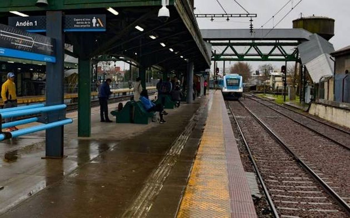 Complicaciones en el Tren Roca por el agua acumulada Complicaciones en el Tren Roca por el agua acumulada