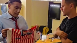 martin bossi le regalo una camiseta de los andes a ander herrera y lo invito a jugar en el milrayitas