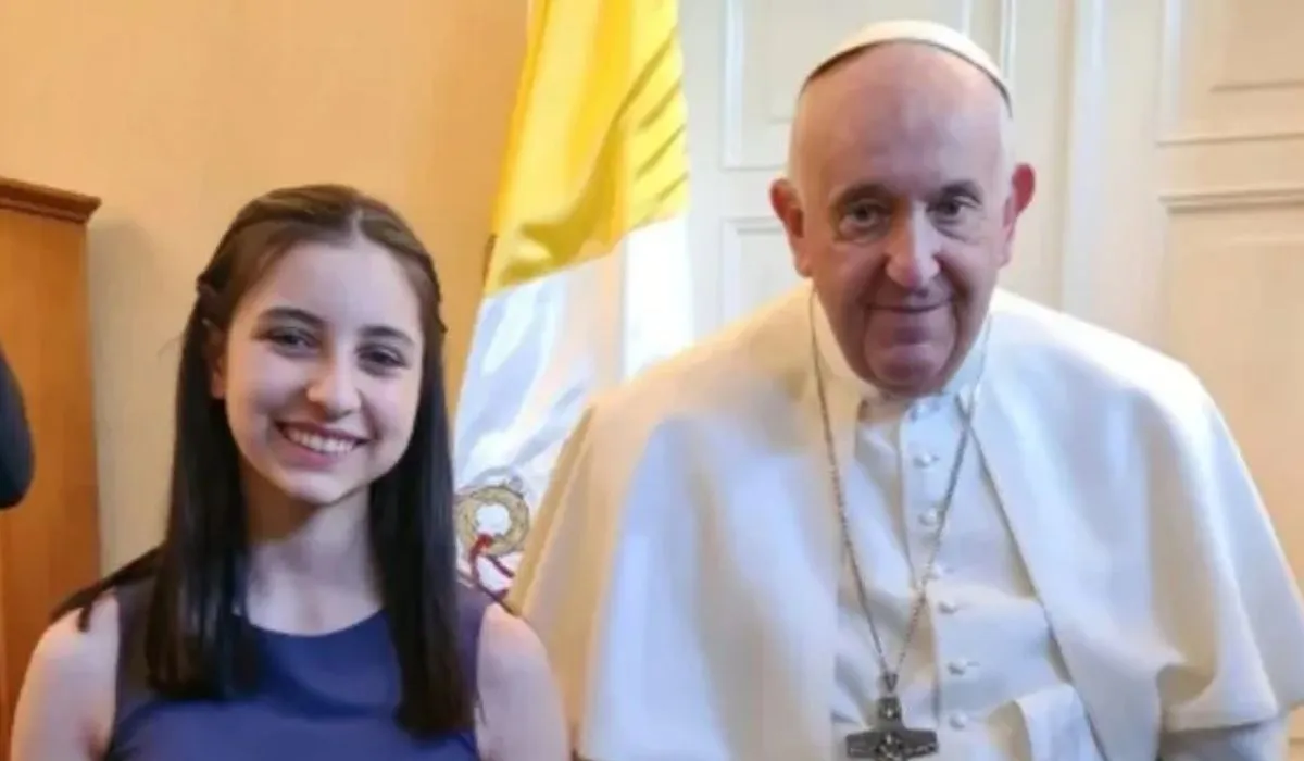 La violinista de Lanús conoció al Papa en 2023.