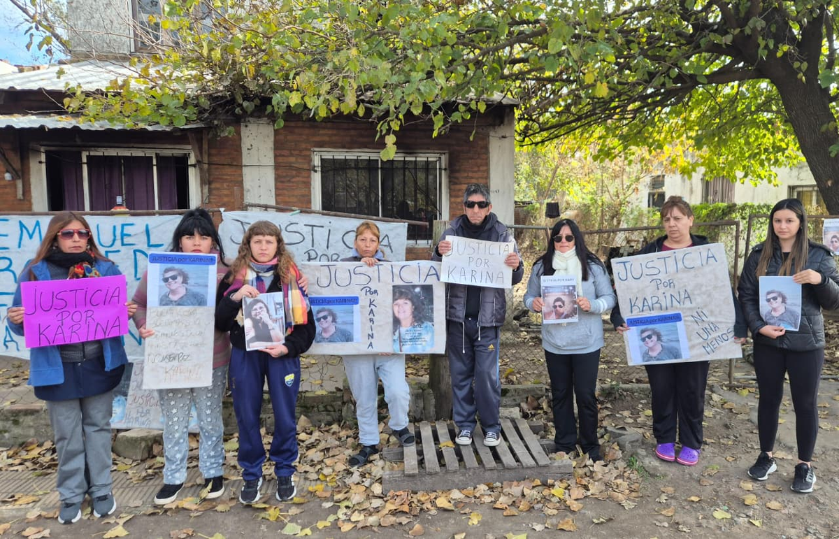 Familiares exclamaron justicia por Karina. Familiares exclamaron justicia por Karina.