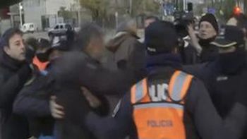 Tensión en Villa Fiorito entre docentes y la Policía: evitaron un corte en Puente La Noria