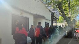 monte grande: largas filas para tomar combis en medio de la protesta en el tren roca