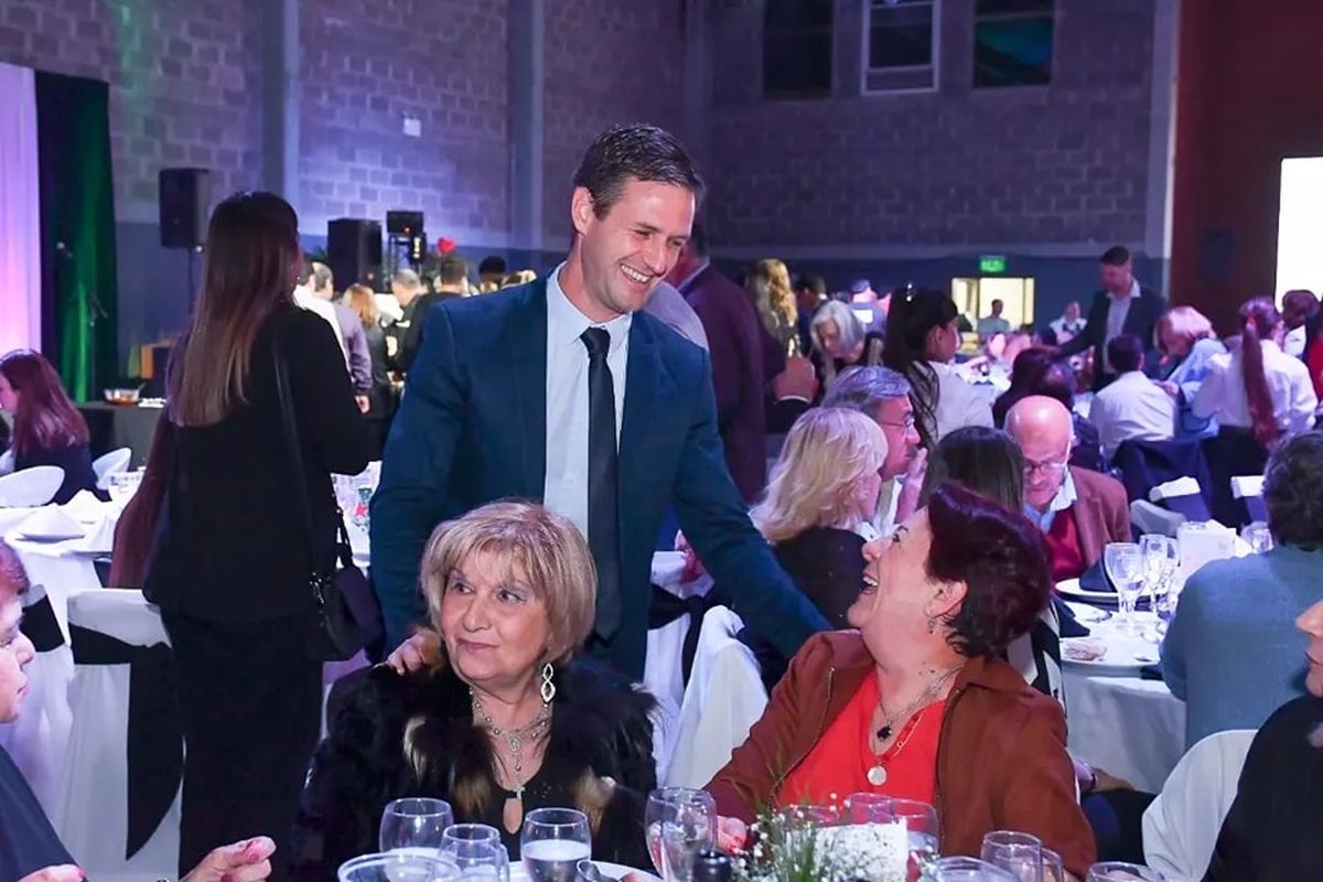 El intendente de San Vicente, Nicolás Mantegazza, participó de la cena solidaria.