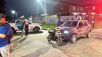 Almirante Brown: grave choque entre una camioneta y una moto dejó dos heridos