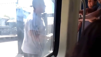 Tren Roca: seguridad noqueó a un hombre alcoholizado y lo grabaron