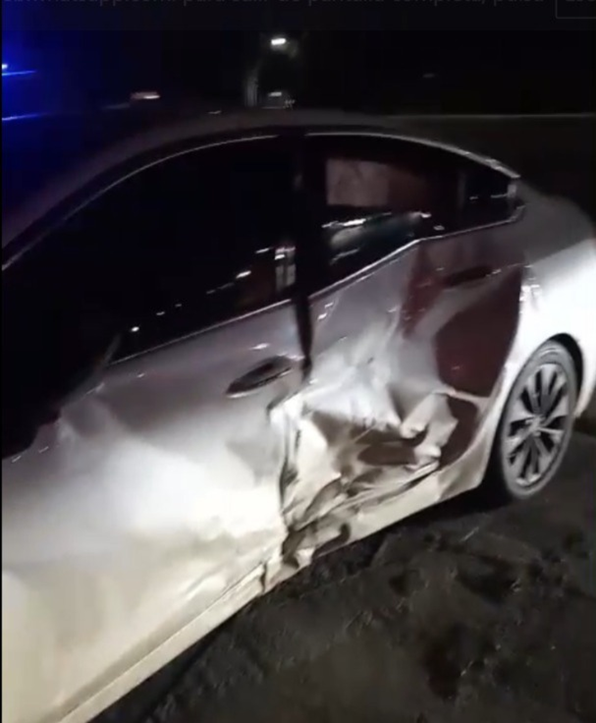 Tras el impacto, el Cruz quedó totalmente abollado en las puertas laterales. Tras el impacto, el Cruz quedó totalmente abollado en las puertas laterales.