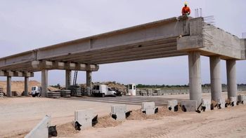 Autopista Presidente Perón: construyen dos puentes claves para el avance de la obra