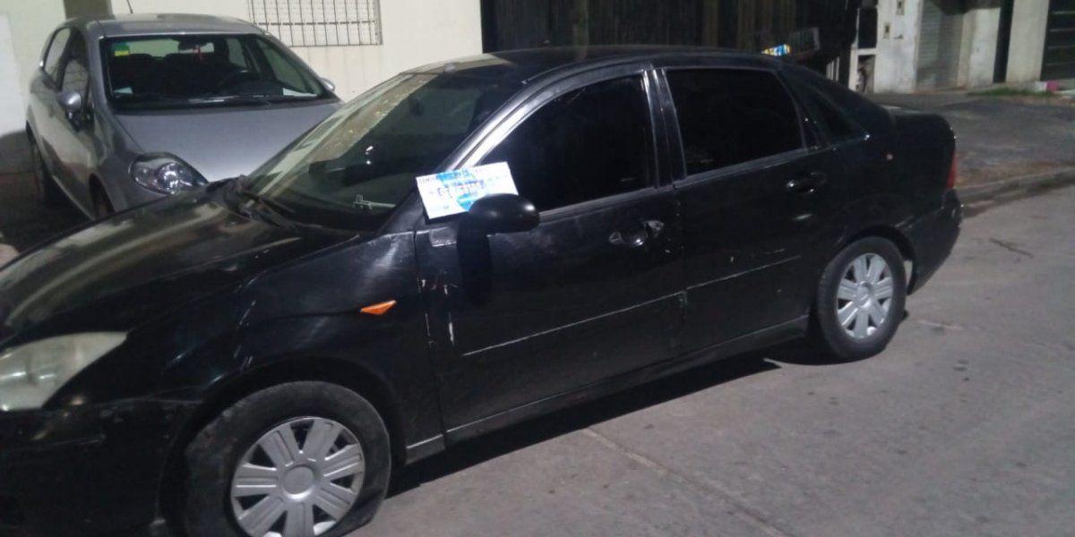 Auto incautado a las personas que cometían la entradera en Villa Centenario.