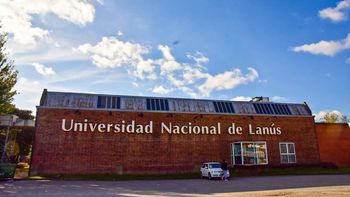 Lanús: buscan testigos de un accidente en el que un colectivo hirió a un estudiante en la puerta de la UNLa