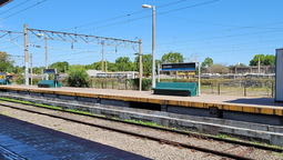 tren roca: ordenan indemnizar a una mujer que se cayo y se fracturo en la estacion de llavallol