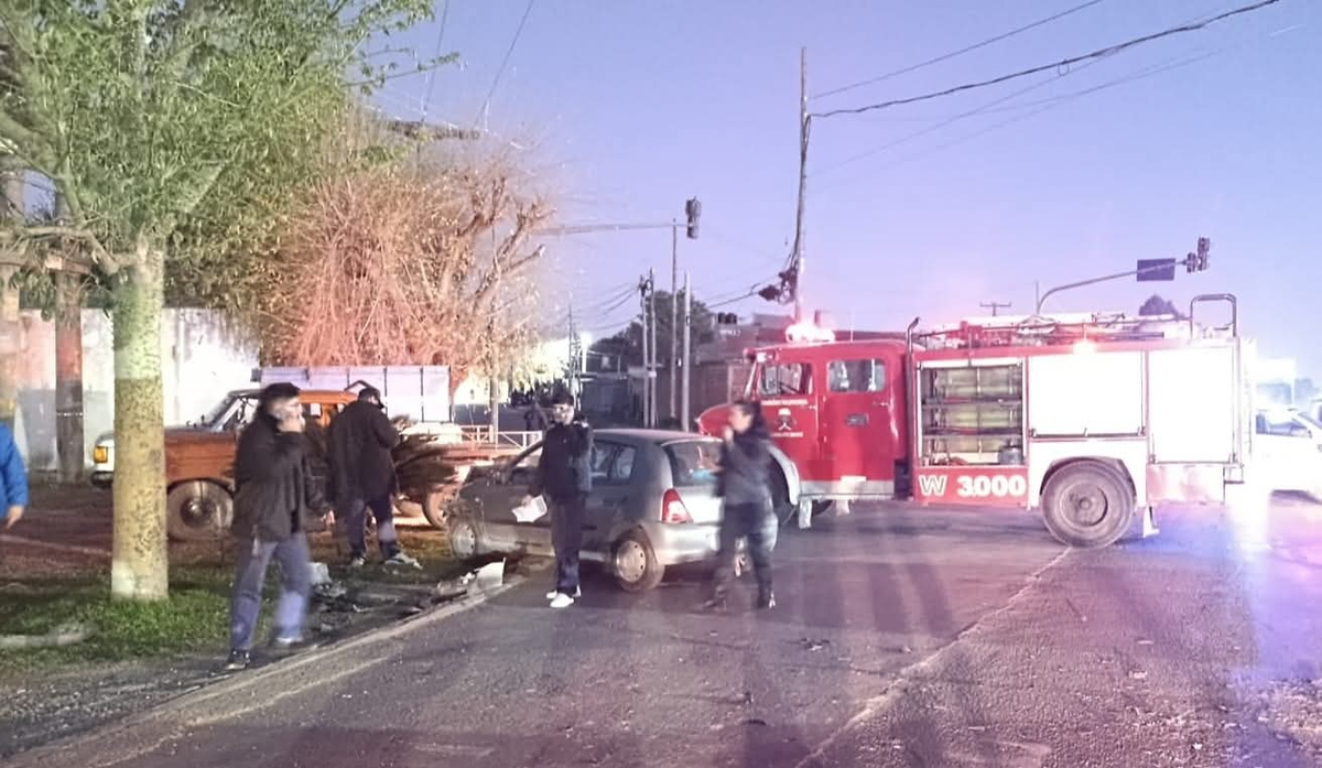 Bomberos de Almirante Brown acudieron al lugar del accidente. 