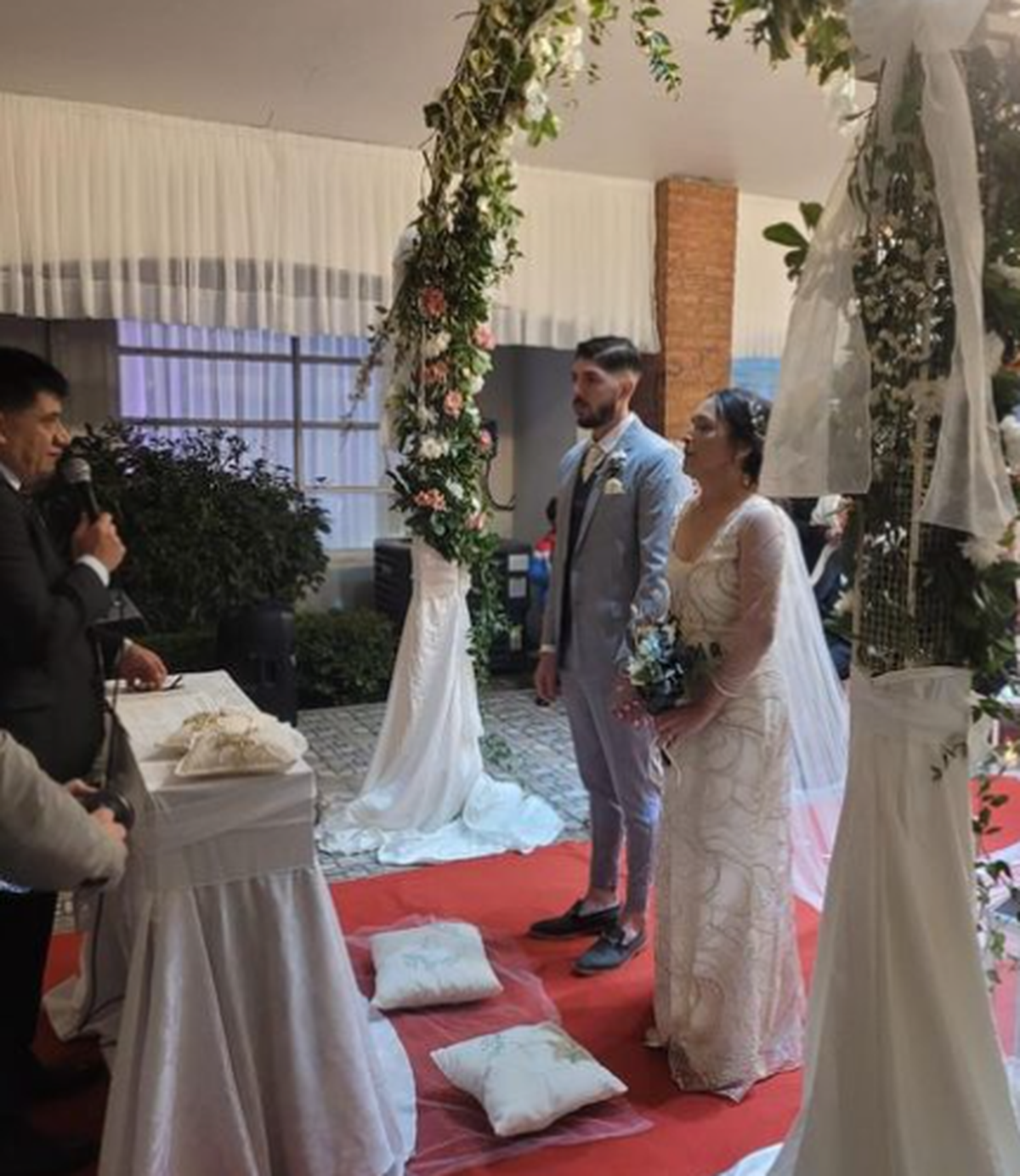 El casamiento de Ezequiel en 2022, tres meses antes del accidente en el que perdió las dos piernas.