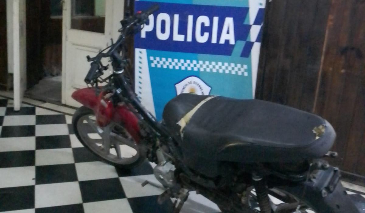 Tres jóveves fueron detenidos por robar motos en Monte Grande