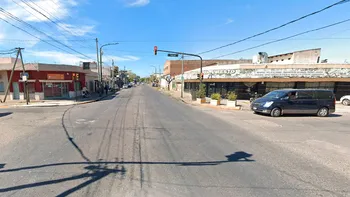 Quilmes: un motociclista murió al chocar contra una soga colocada para un corso