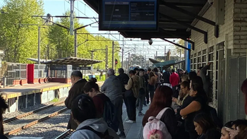 El Tren Roca vuelve a circular a 30 km/h: hay demoras y cancelaciones
