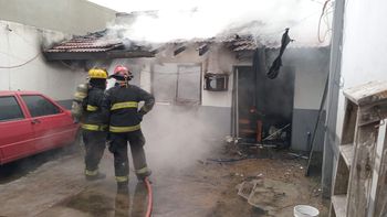 Cuerpo calcinado en un incendio en Lanús: estaba apuñalado