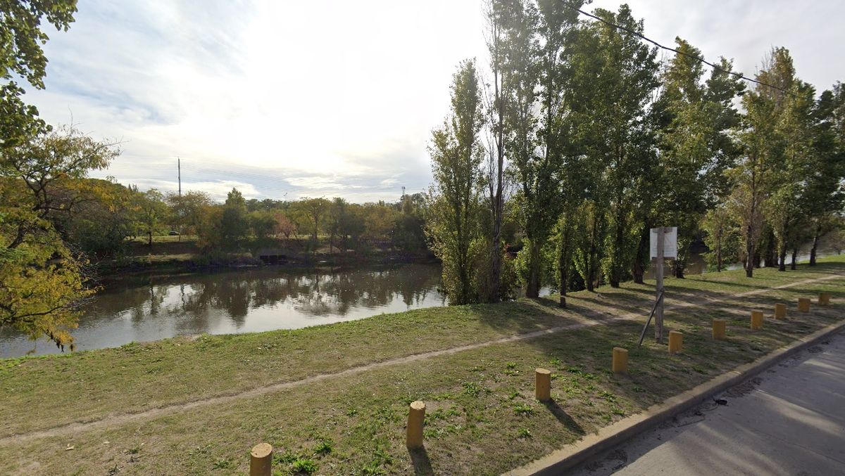 La mujer fue hallada en el Riachuelo a la altura de AySA, en Villa Fiorito.