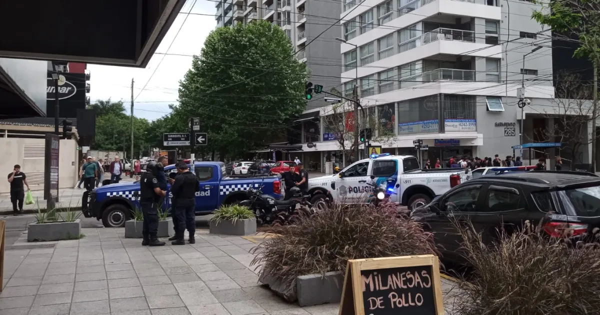 El operativo policial se desarrolló en el centro de Lomas de Zamora.