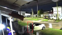 llavallol: delincuentes intentaron entrar a una casa a las patadas y habia tres nenes