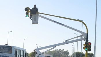 Esteban Echeverría: instalaron nuevos contadores de tiempo en semáforos