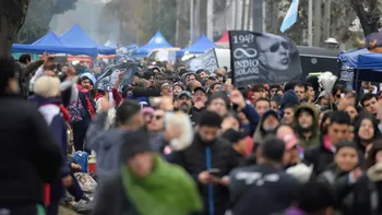 Terminó el velatorio del Indio Solari tras 19 horas de despedida y miles de fanáticos
