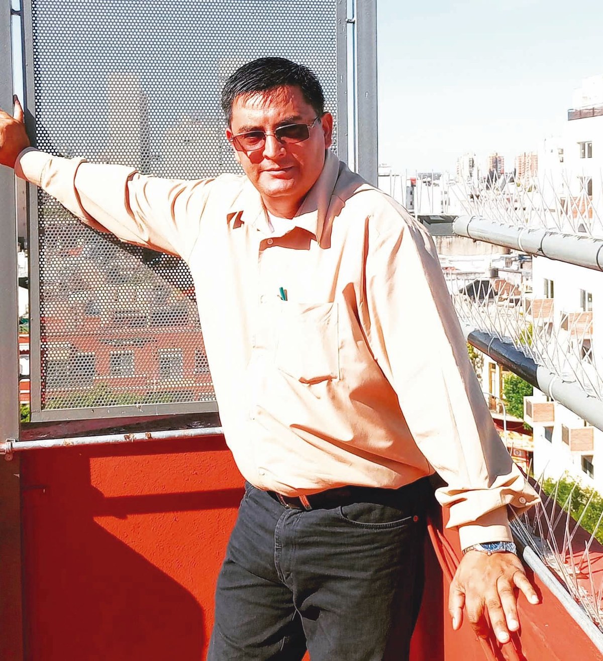 Andrés Spina trabaja como empleado de seguridad en un country de Canning. 