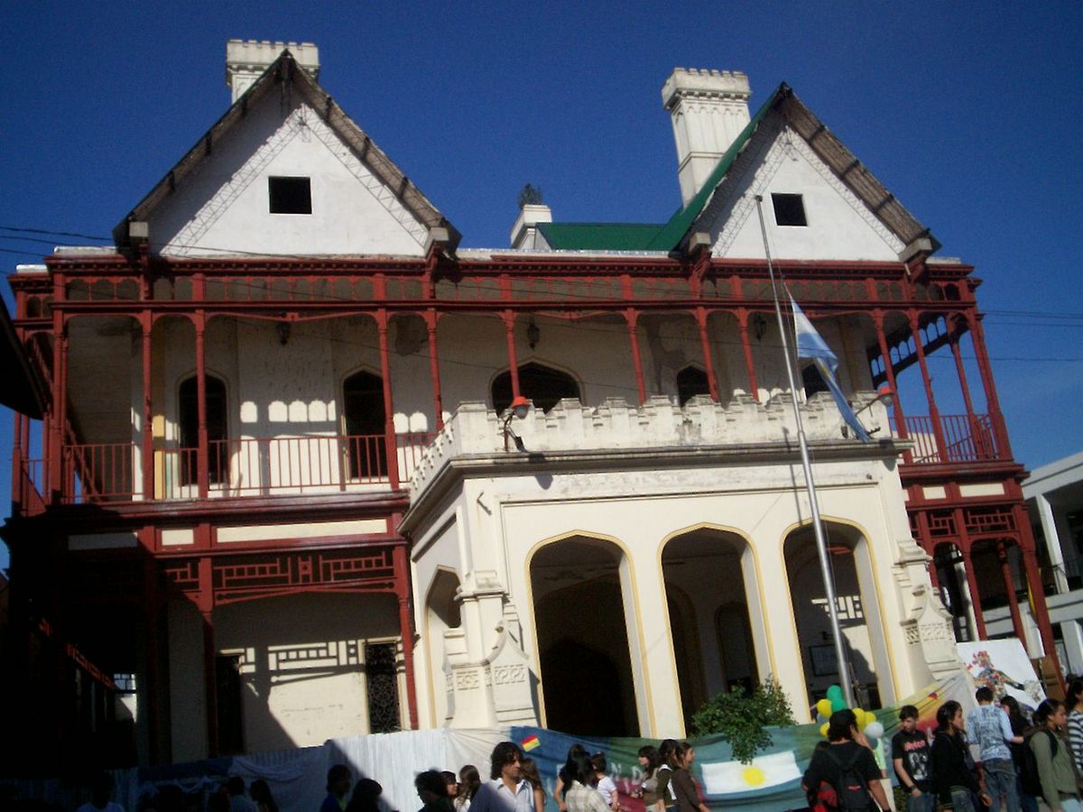 La Escuela Secundaria Nº14 “Tomás Espora”, en Temperley, inaugurará una placa en homenaje a dos ex estudiantes desaparecidos durante la dictadura.