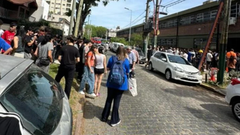 Explosión en una escuela técnica de Banfield: evacuaron el edificio y hubo dos heridos leves