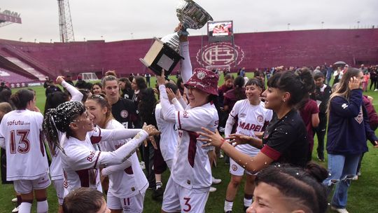 Lanús logró el ascenso a la máxima categoría en el fútbol femenino