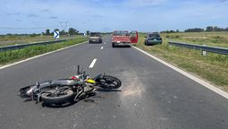 choque entre una camioneta y una moto en la autopista presidente peron: dos heridos
