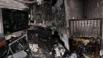 Destrucción total de una casa por incendio en Monte Grande: piden ayuda a los vecinos