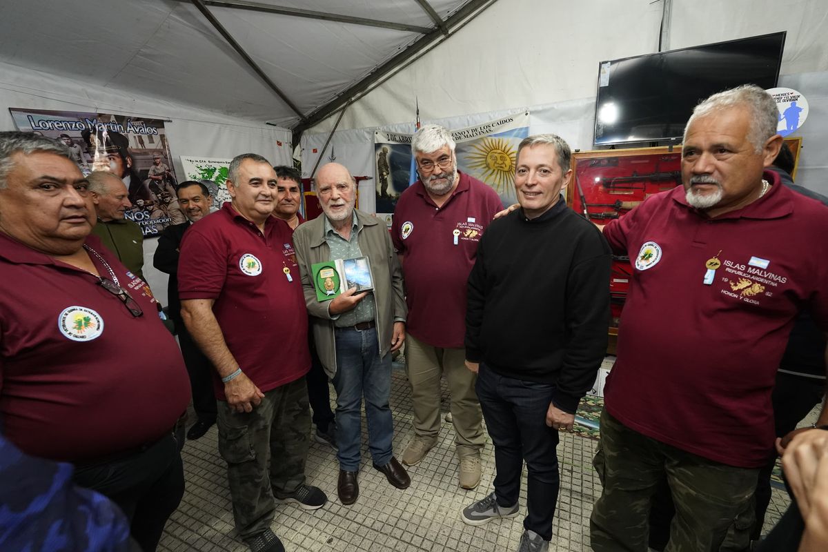 El intendente de Esteban Echeverría junto a veteranos de la Guerra de Malvinas
