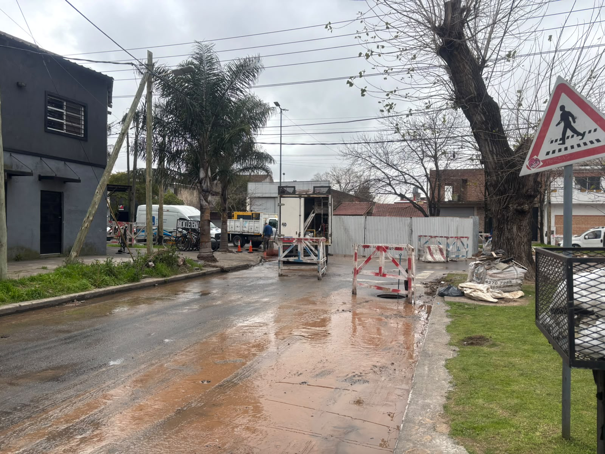 La zona está intervenida por personal de AySA. La zona está intervenida por personal de AySA.