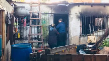Un incendio destruyó la casa de una familia en Lomas y piden ayuda para reconstruirla