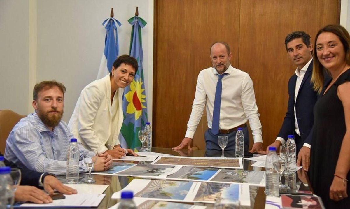 Firma del acuerdo entre los Municipios de Lomas de Zamora y Quilmes.