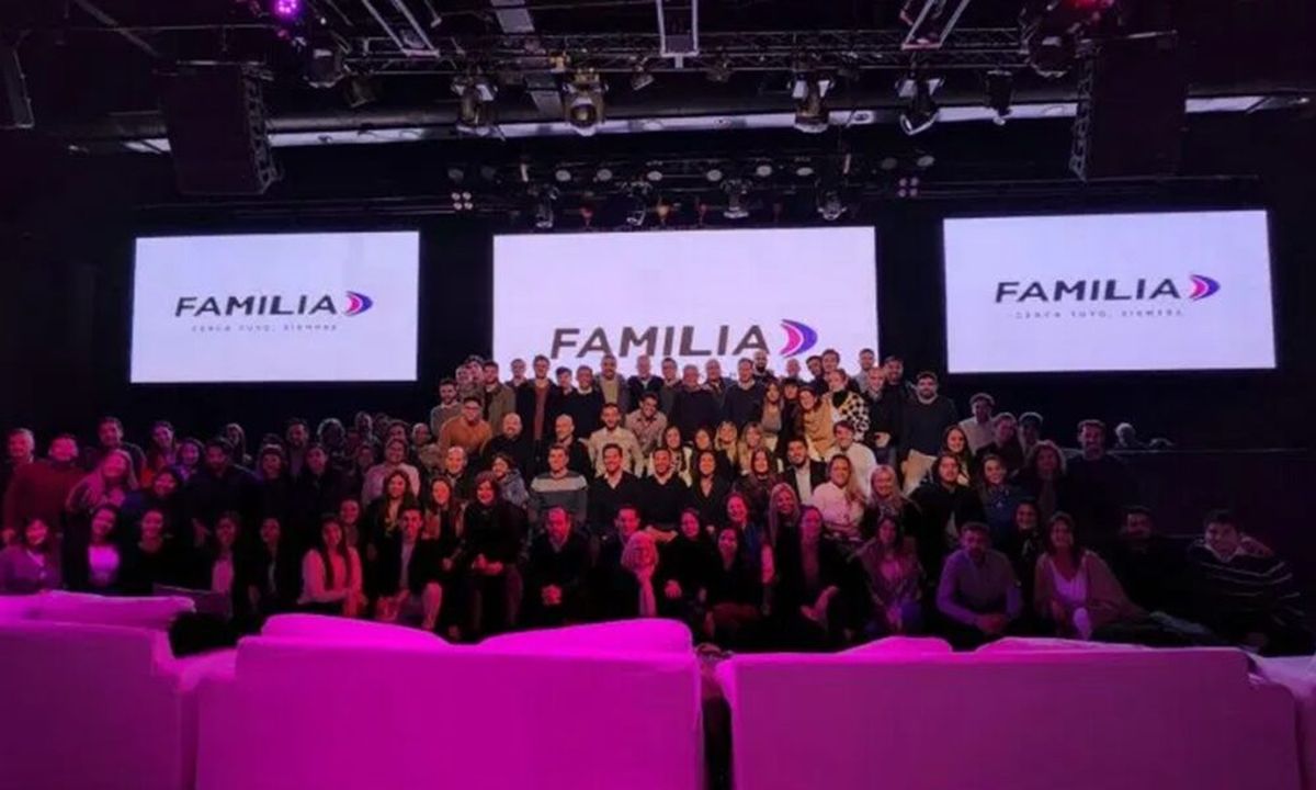 Los empleados denunciaron que fueron dejados sin trabajo sin previo aviso y alertan por posibles despidos masivos en todo el país. Los empleados denunciaron que fueron dejados sin trabajo sin previo aviso y alertan por posibles despidos masivos en todo el país.