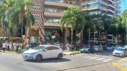 lomas de zamora: una convocatoria de empleo reunio a cientos de vecinos en un local de las lomitas