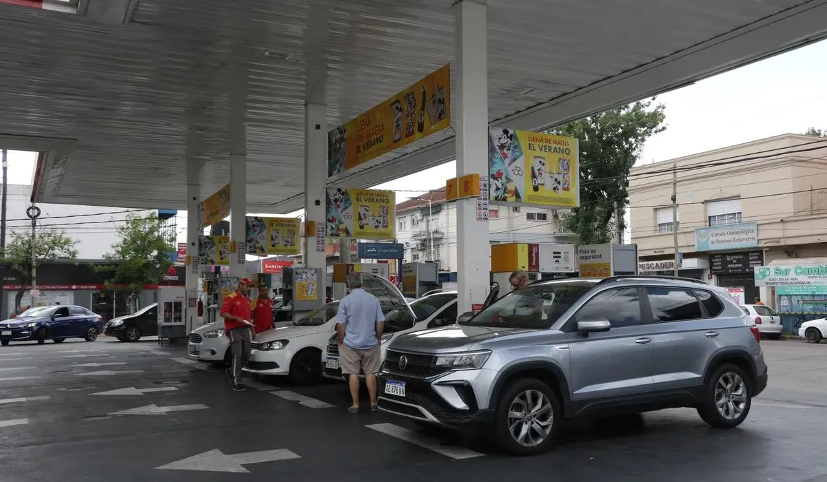 El intendente Fernando Gray anunció que no cobrará la tasa vial a los combustibles.