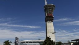 la torre de control que quedo inconclusa en el aeropuerto de ezeiza: comenzo hace 9 anos y la obra no avanza