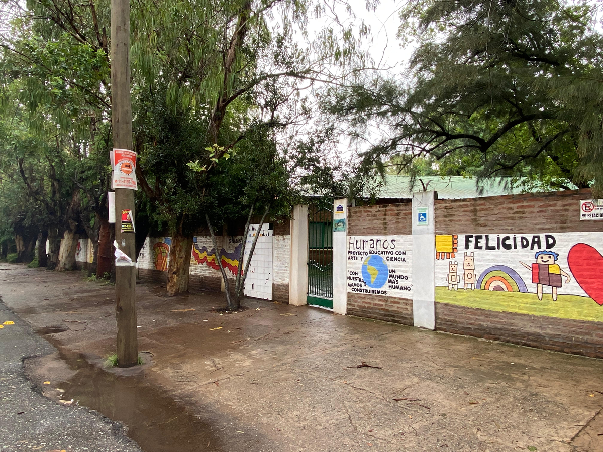 La escuela "Humanos" se encuentra en la calle Jos&eacute; Champagnat 4579, Canning.